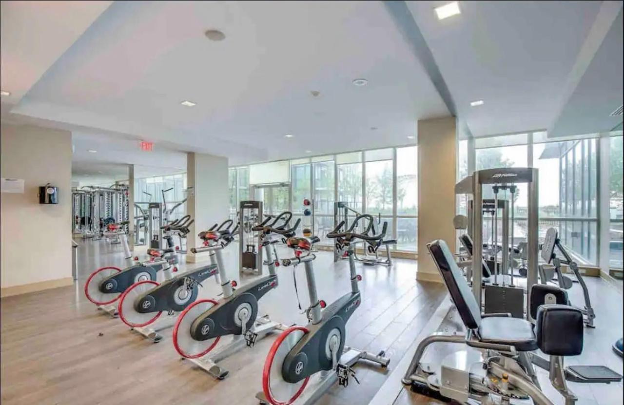 Ultra Luxurious 2.5 Bedroom 2 Full Bathroom 1 Parking Condo Near Sq1 Striking Views Mississauga Ngoại thất bức ảnh