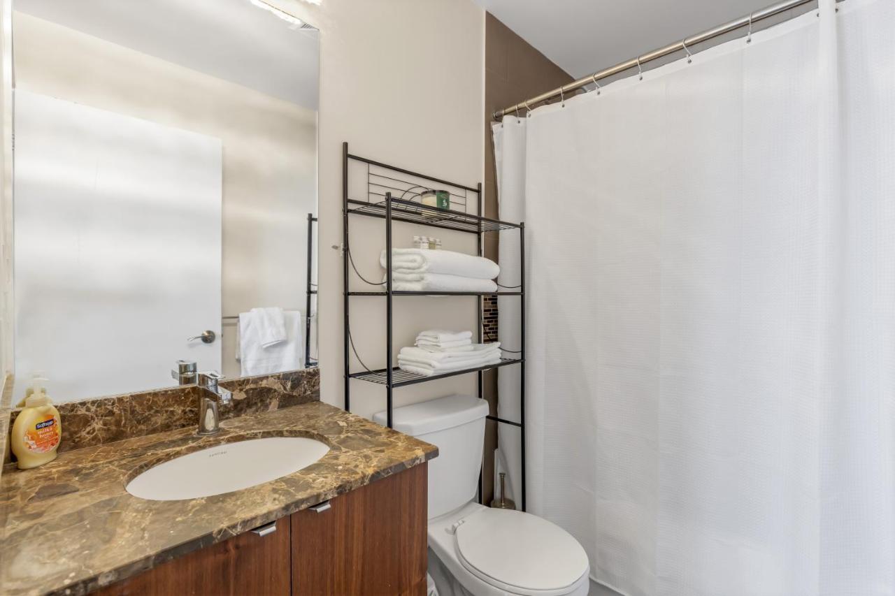 Ultra Luxurious 2.5 Bedroom 2 Full Bathroom 1 Parking Condo Near Sq1 Striking Views Mississauga Ngoại thất bức ảnh