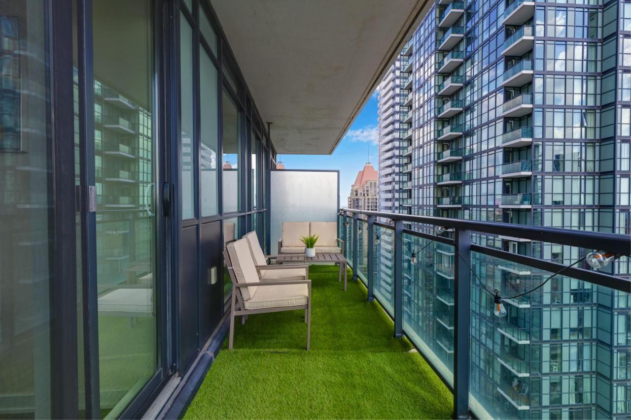 Ultra Luxurious 2.5 Bedroom 2 Full Bathroom 1 Parking Condo Near Sq1 Striking Views Mississauga Ngoại thất bức ảnh